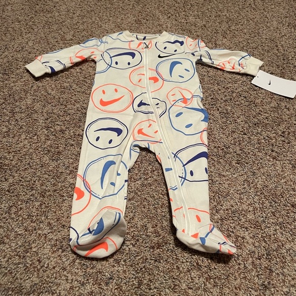 Infant boys or girls Nike sleeper - Picture 1 of 1